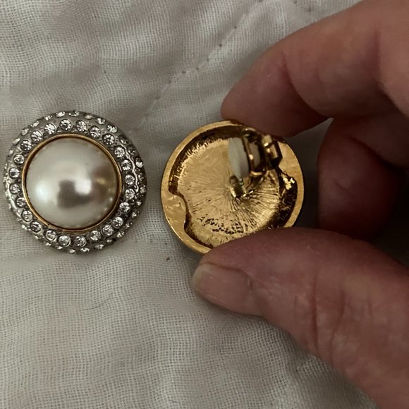 Vintage Fifth Ave. faux cabochon pearl earrings - Picture 3 of 3